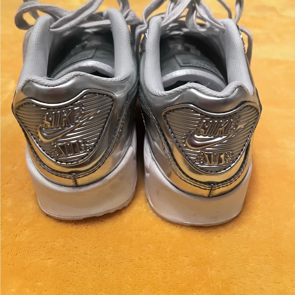 Nike Air Max metallic silver sneakers - Picture 5 of 8